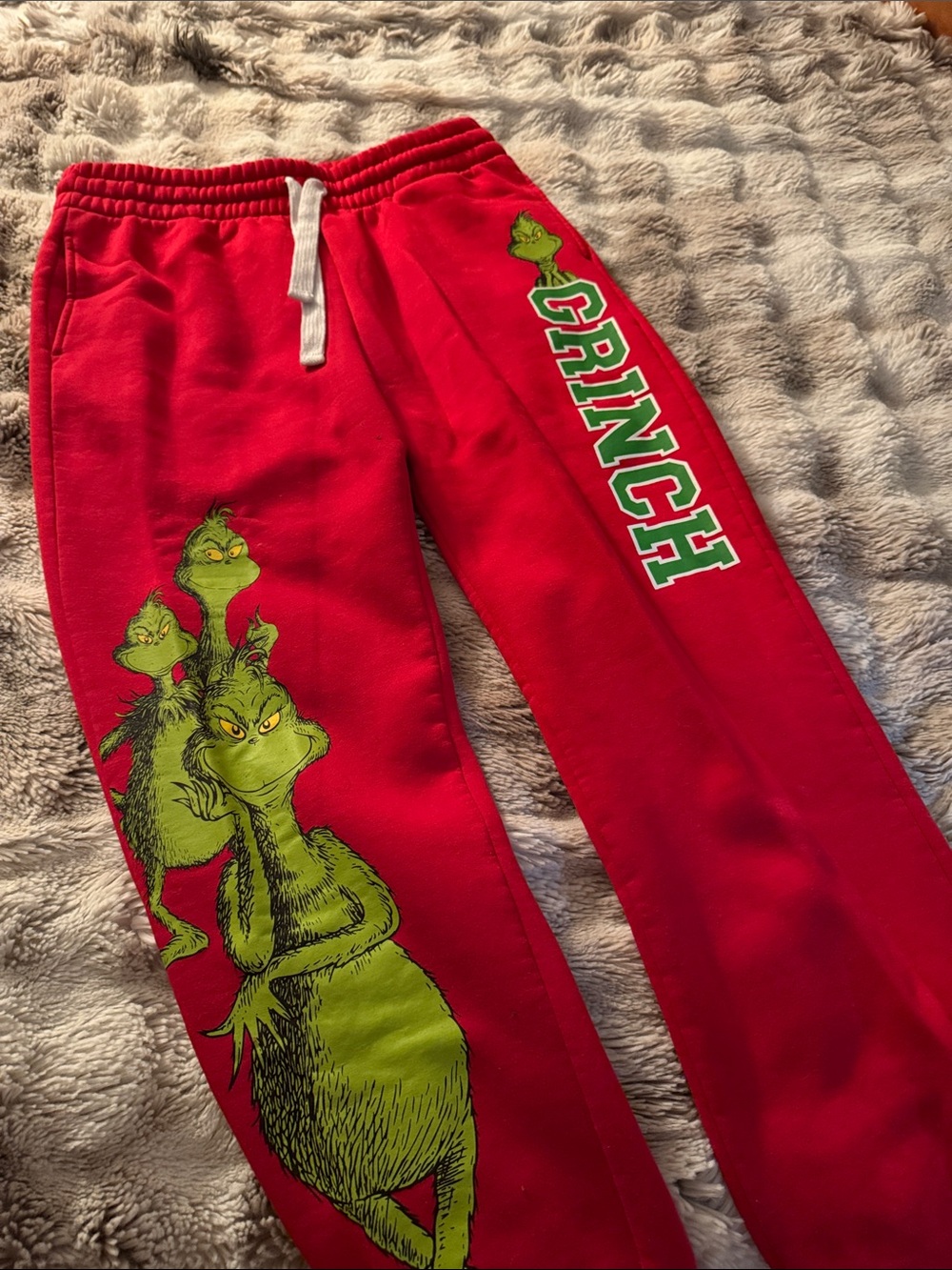 Women’s Red Grinch Graphic Jogger Sweats